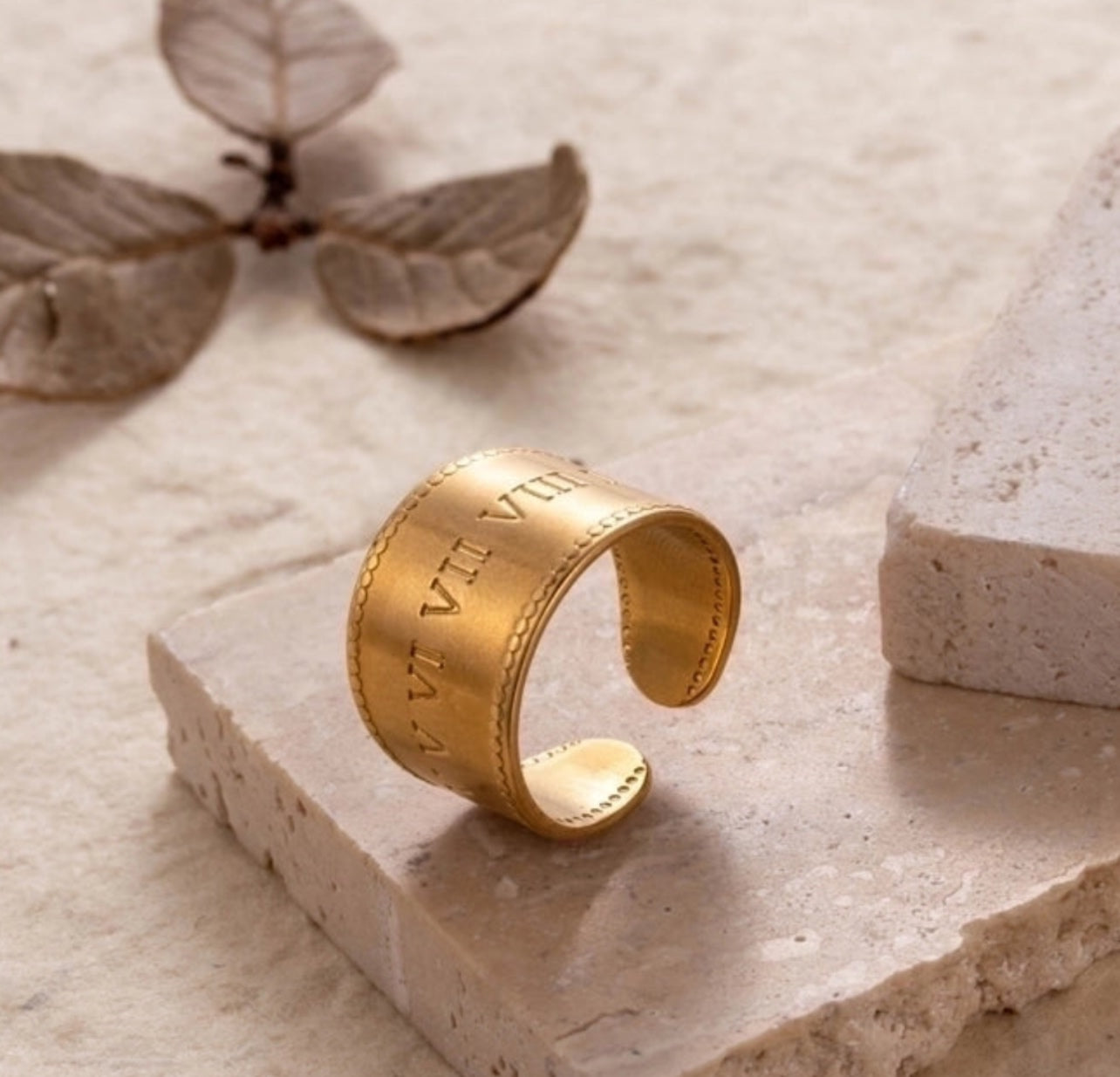 Roman Numeral Wide Band Ring - Stainless Steel 18K Gold Plated