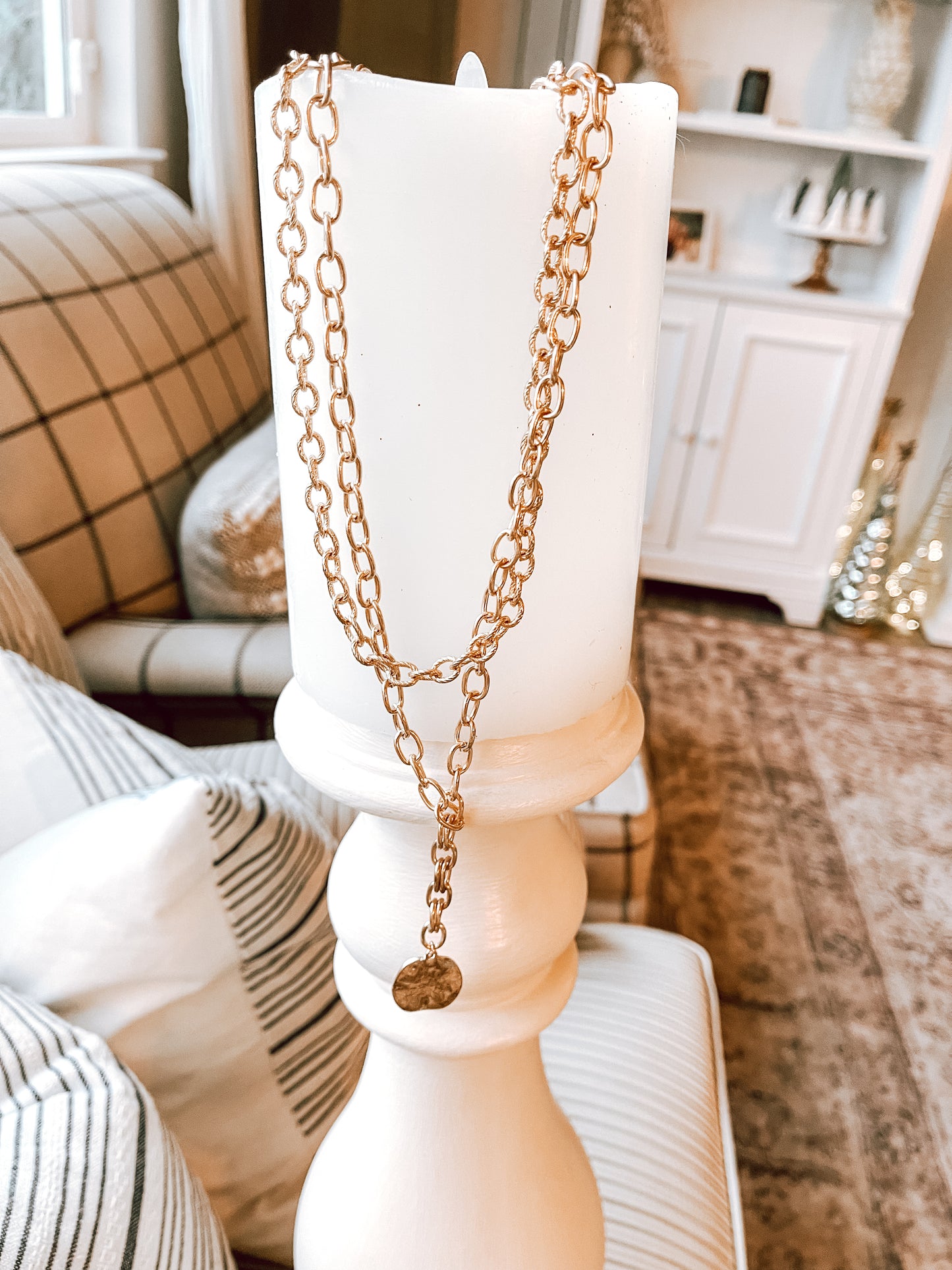 Vintage Gold Chain Necklace with Round Pendant