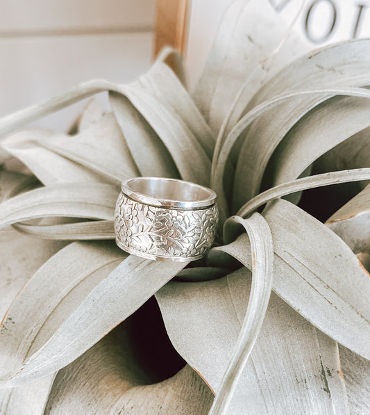 Sterling Silver Plated Floral/Leaves Spinner Wide Band Ring